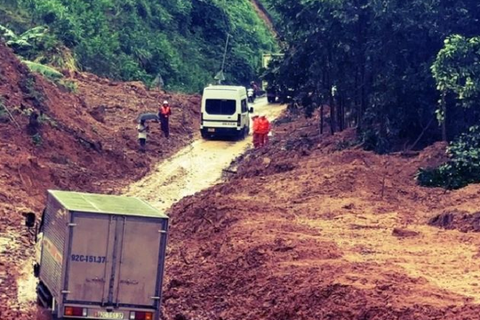 Nguy cơ sạt lở và tái ách tắc giao thông vẫn rất cao tại đèo Lò Xo