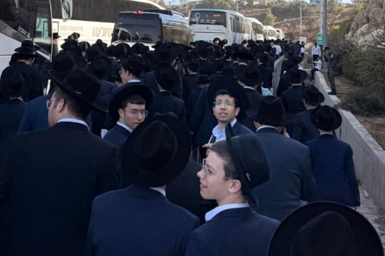 Hàng chục nghìn người biểu tình phản đối nghĩa vụ quân sự ở Israel