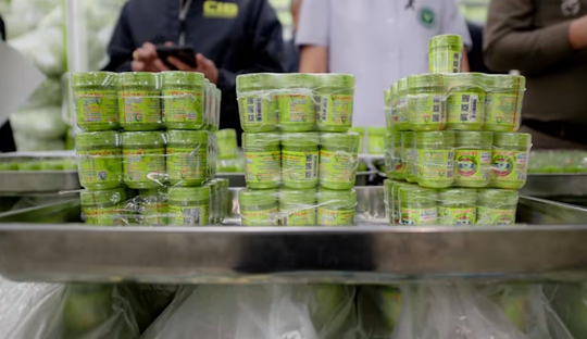 Cảnh sát Thái Lan thu giữ hơn 2 triệu ống hít thảo dược Hong Thai