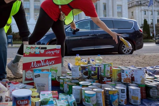 Người Mỹ lo lắng về bữa ăn tiếp theo từ hôm nay, khi chính phủ tiếp tục đóng cửa