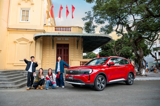 Không chỉ giảm giá, khách mua xe Ford còn được tặng phiếu mua vàng PNJ