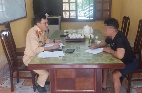 Hưng Yên: Xử phạt hành chính, trừ điểm GPLX đối với xe khách chạy ngược chiều trên Quốc lộ 39