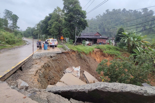 Mưa lũ lớn, còn 46 vị trí tắc đường tại khu vực Trung Bộ