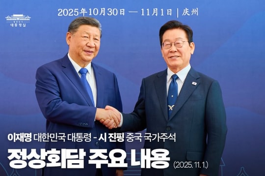 Hàn Quốc tặng Chủ tịch Tập Cận Bình bàn cờ vây làm từ gỗ quý