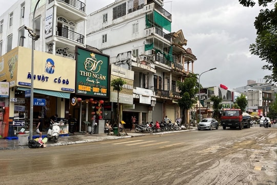 TP Huế: Gánh hàng, quán nhỏ 'gượng dậy' sau trận lũ lụt lịch sử