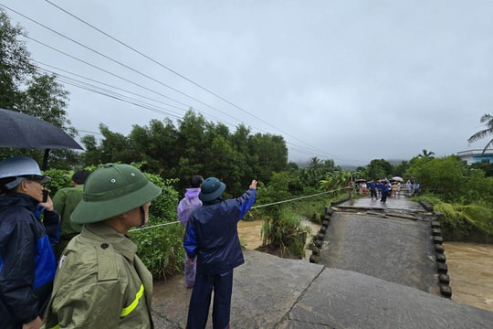 Bộ Nông nghiệp và Môi trường kiểm tra hiện trường sập cầu, sạt đập tại Quảng Ngãi