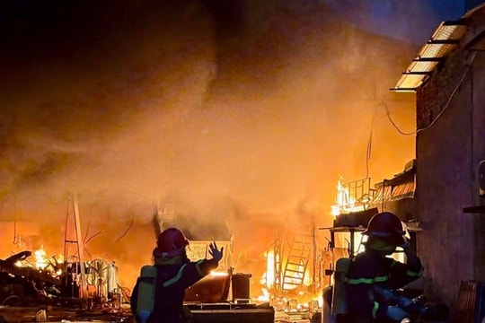 Phú Thọ: Dập tắt vụ cháy gara ô tô tại xã Thượng Cốc