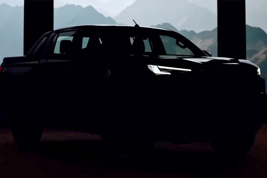 Toyota Hilux 2026 lần đầu lộ ảnh chính thức trước khi ra mắt