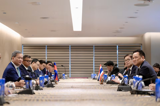 Thái Lan và Campuchia bắt đầu rút vũ khí hạng nặng