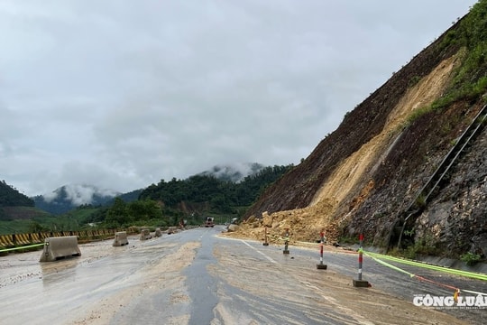 Khắc phục hậu quả sạt lở đường bộ, ứng phó với bão Kalmaegi