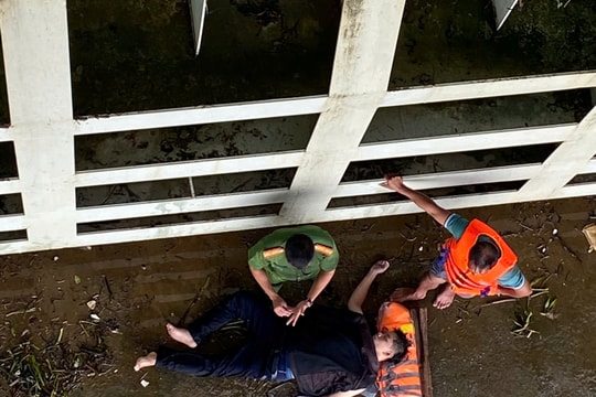 Gia Lai: Công an cùng người dân giải cứu nam sinh lớp 11 nghi nhảy cầu tự tử