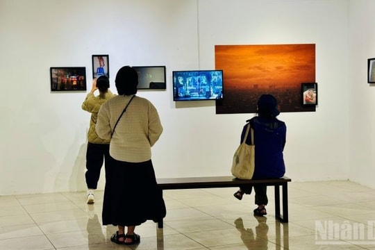 Triển lãm 'Thời gian và những thành phố' - một chiêm nghiệm về nhịp sống đô thị