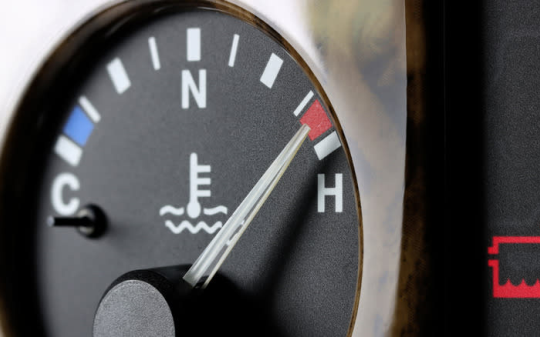 Bạn có thể lái xe bao lâu khi đèn báo nước làm mát yếu sáng lên?