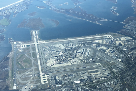 Các sân bay Mỹ rơi vào hỗn loạn do chính phủ đóng cửa lâu kỷ lục