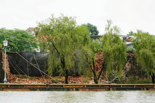 Bộ VHTT&DL chỉ đạo Huế khắc phục sự cố sập tường di tích Hoàng thành