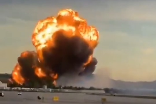 Máy bay chở hàng rơi và bốc cháy thành quả cầu lửa ở Mỹ