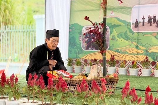 Đồng bào Cống rộn ràng vui Tết Hoa mào gà