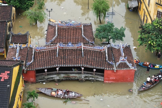 Bảo vệ di sản trước biến đổi khí hậu: Bài học từ Phố cổ Hội An và TP. Huế