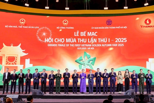 Agribank trao 10 tỷ đồng an sinh xã hội, cùng cả nước hướng về đồng bào vùng bão lũ