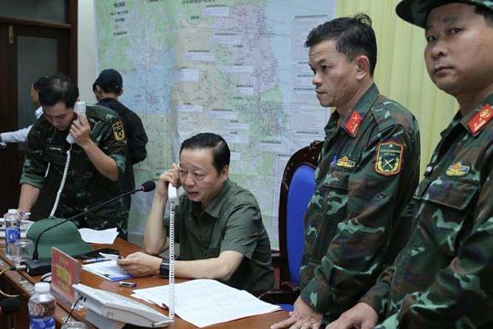 Phó Thủ tướng Trần Hồng Hà kiểm tra công tác chuẩn bị phòng, chống bão số 13