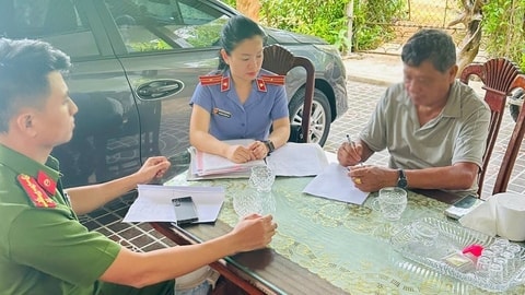 Viện Kiểm sát cấp trên trực tiếp kiểm sát đột xuất đối với vụ việc có dấu hiệu vi phạm nghiêm trọng, khiếu nại, tố cáo phức tạp, kéo dài