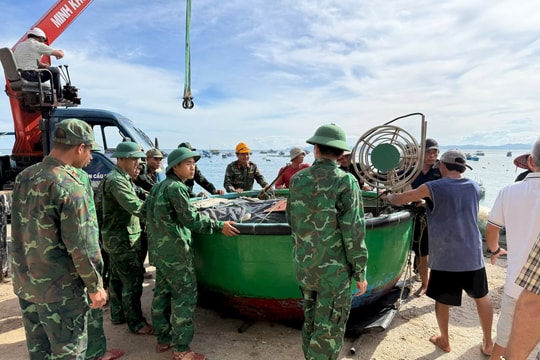 Bão số 13 đổ bộ đất liền, gió giật cấp 15: Hơn nửa triệu dân sơ tán tránh bão