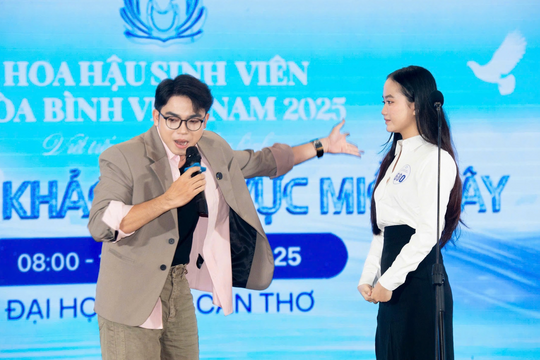 Đạo diễn Hải Triều nói gì khi ngồi ghế nóng Hoa hậu Sinh viên Hòa bình Việt Nam?