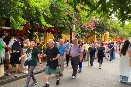 1,73 triệu lượt khách quốc tế đến Việt Nam trong tháng 10/2025