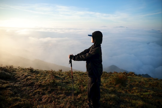 Giới trẻ đổ xô đi leo núi: Chạy theo trend hay tìm về thiên nhiên?