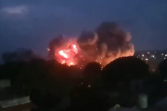 Israel không kích dữ dội Lebanon, bất chấp lệnh ngừng bắn