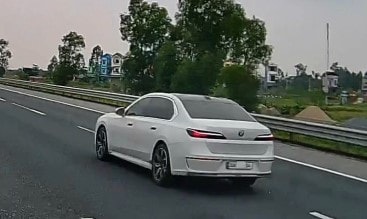 Bị người dân ghi hình, tài xế BMW che biển số nhận “án phạt nguội” 23 triệu đồng