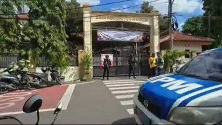 Nổ lớn tại nhà thờ Hồi giáo ở Jakarta, hơn 50 người bị thương