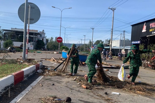 Chủ tịch UBND tỉnh Gia Lai: Khẩn trương khắc phục thiệt hại do bão số 13 càn quét