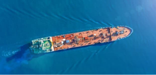 Lệnh trừng phạt Nga khiến tàu dầu chuyển hướng "khó hiểu" ngoài khơi Ấn Độ