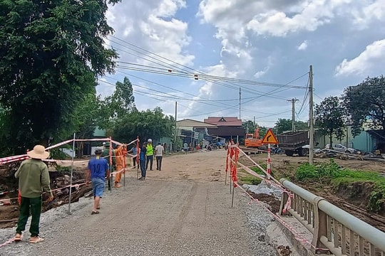 Thông xe làn 1 cầu Đắk Pờ Tó sau sạt lở nghiêm trọng