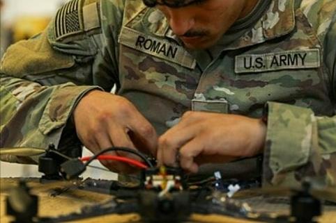 Mỹ đặt mục tiêu mua 1 triệu máy bay không người lái