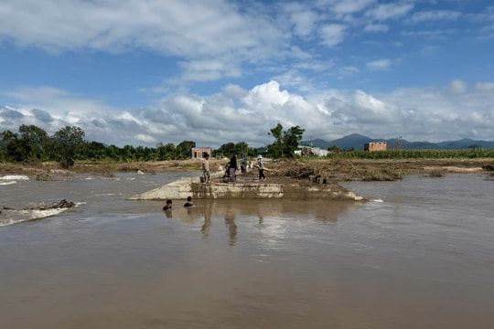 Gia Lai: Ngầm tràn bị cuốn trôi do bão số 13, hơn 500 người dân bị cô lập