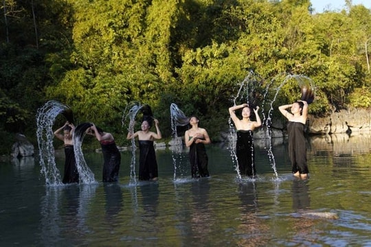 Ấn tượng bản du lịch cộng đồng Vàng Pheo