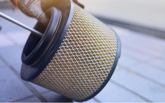 Lọc gió tắc nghẽn có thể khiến động cơ diesel quá nhiệt