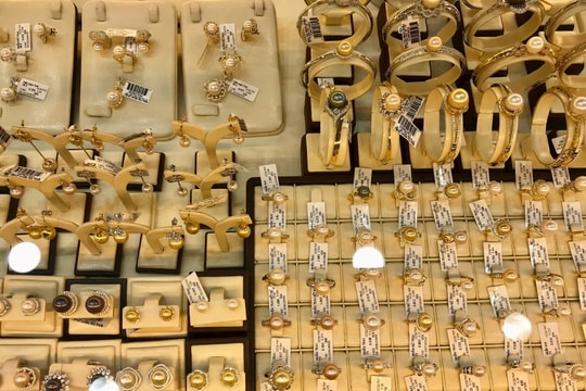 Giá vàng hôm nay 11/11/2025: Giá vàng SJC, giá vàng nhẫn, vàng thế giới