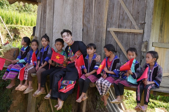 Hành trình lan tỏa tình yêu nước của ca sĩ trẻ 20 tuổi Lưu Quốc Vượng