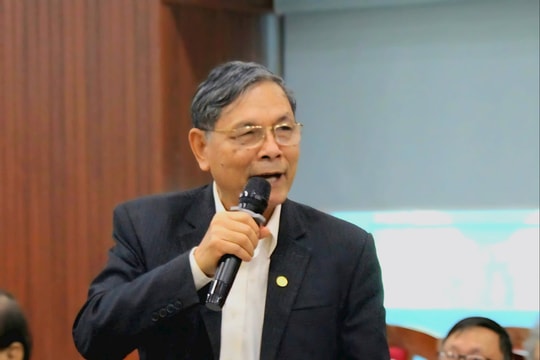 Góp ý Văn kiện Đại hội Đảng XIV: Cần chuyển nhanh sang nền kinh tế tri thức, lấy thể chế và con người làm 'hạ tầng mềm'