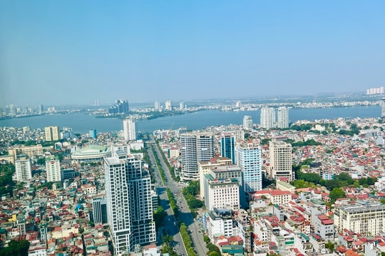 Giá nhà tăng phi mã: Người giàu ôm đất, người trẻ ôm… nỗi lo