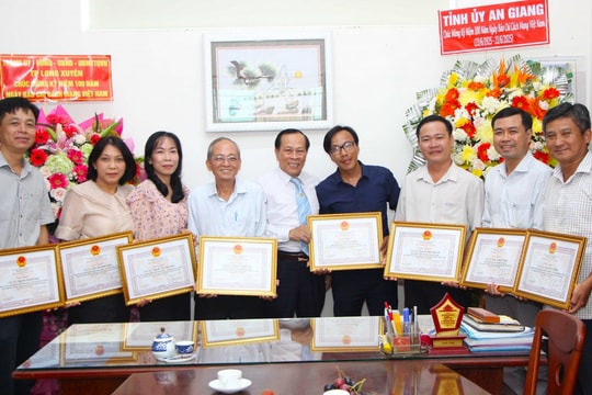 Hợp nhất Hội Nhà báo hai tỉnh Kiên Giang và An Giang thành Hội Nhà báo tỉnh An Giang