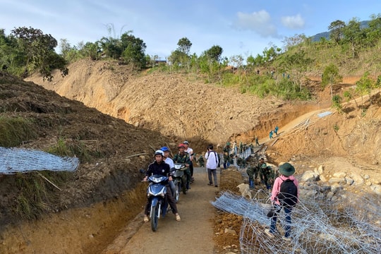 Quảng Ngãi: Bộ đội mở đường, xây cầu giúp hơn 1.700 người dân thoát cảnh cô lập