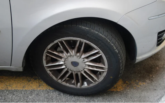 Mẹo ngăn bụi phanh bám chặt vào mâm xe