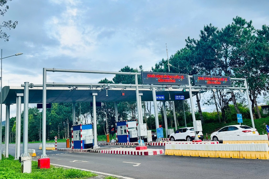 Từ ngày 15/11, thu phí không dừng ô tô ra vào cảng hàng không Liên Khương