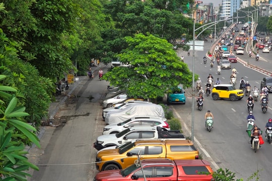 Hà Nội tăng cường kiểm tra bãi trông giữ xe, xử lý nghiêm chiếm dụng lòng đường, hè phố