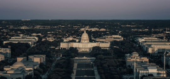 Mỹ siết trừng phạt, dầu Nga giảm giá mạnh