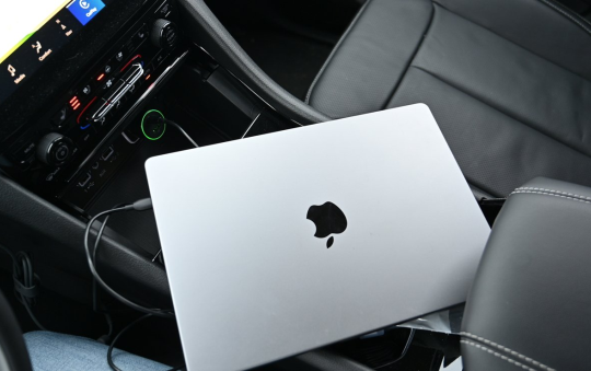 Đừng để laptop trong ô tô dù trời nóng hay lạnh